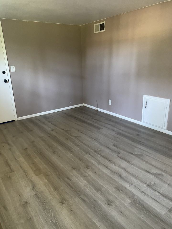 1001 Brookwood Cir #B - Photo 7 of 8