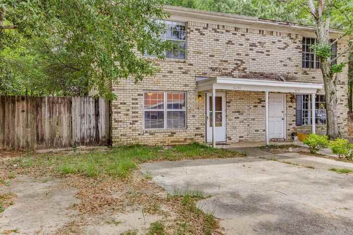 6240 Lanier Dr - Photo 2 of 37