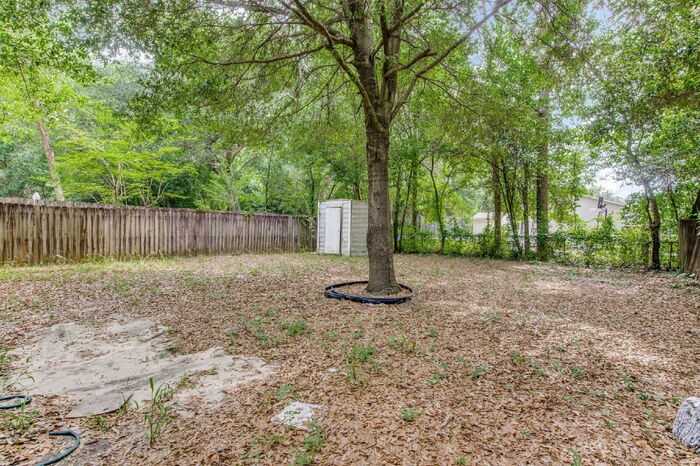 6240 Lanier Dr - Photo 3 of 37