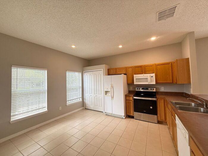4767 Waterside Pointe Cir - Photo 3 of 21
