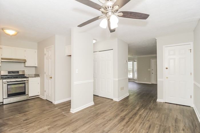 5621 Stonington Trace Pkwy - Photo 7 of 17