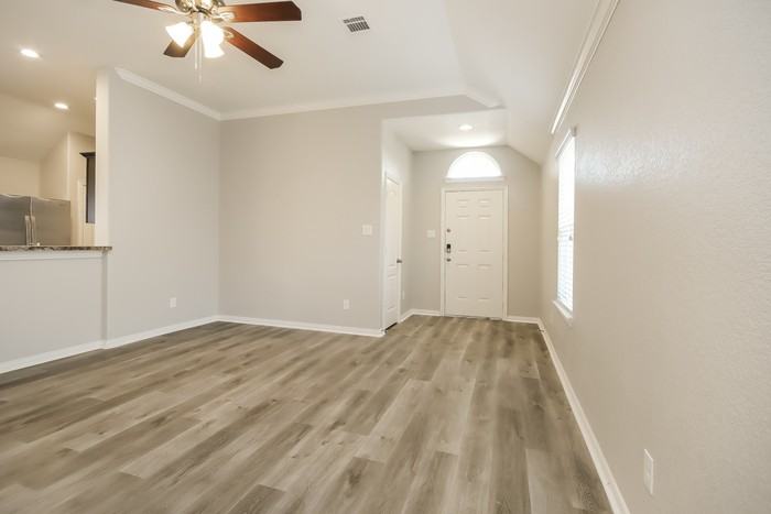 16707 Highland Villa Ln - Photo 4 of 20