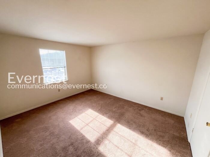 12916 N Cresap St #8 - Photo 6 of 11