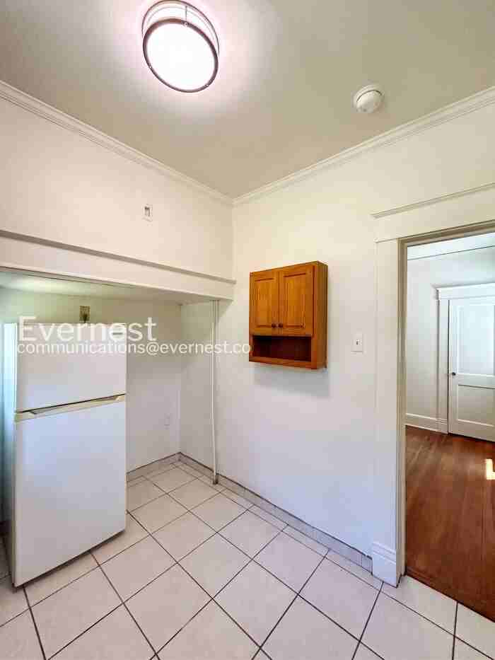 3114 Barton Ave #B - Photo 3 of 17