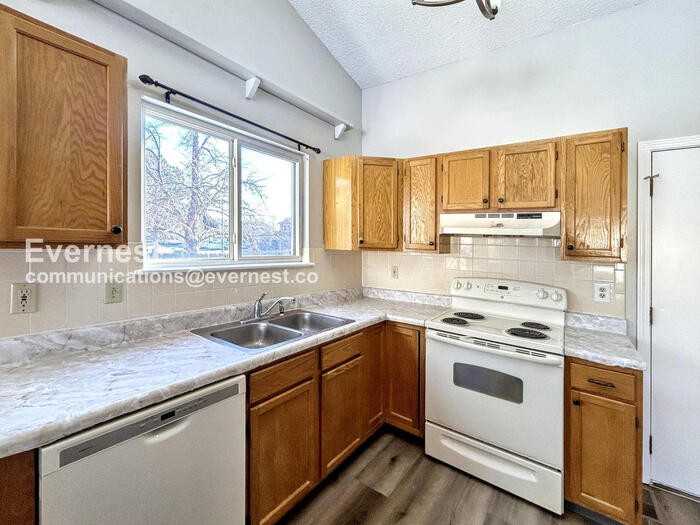 2650 Cornwall Ct - Photo 3 of 20