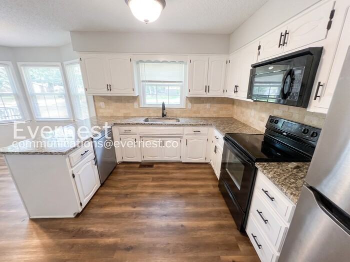9805 N Wayne Ave - Photo 5 of 50