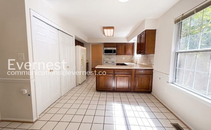 11829 Parliament Dr - Photo 2 of 21