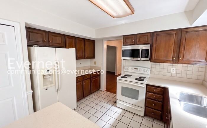 11829 Parliament Dr - Photo 3 of 21