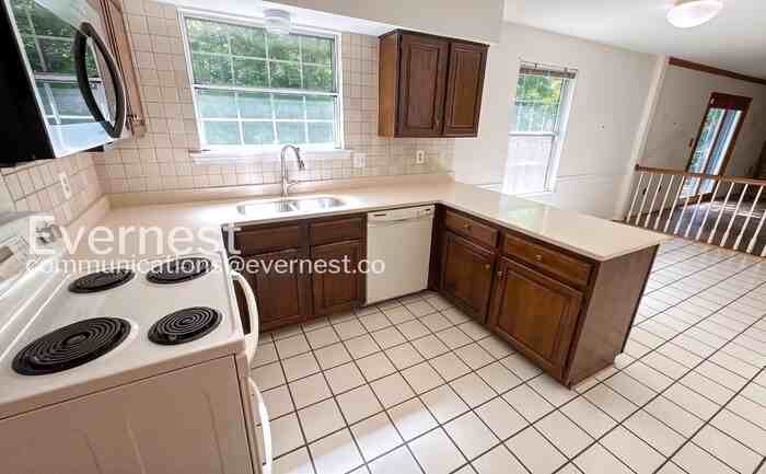 11829 Parliament Dr - Photo 4 of 21