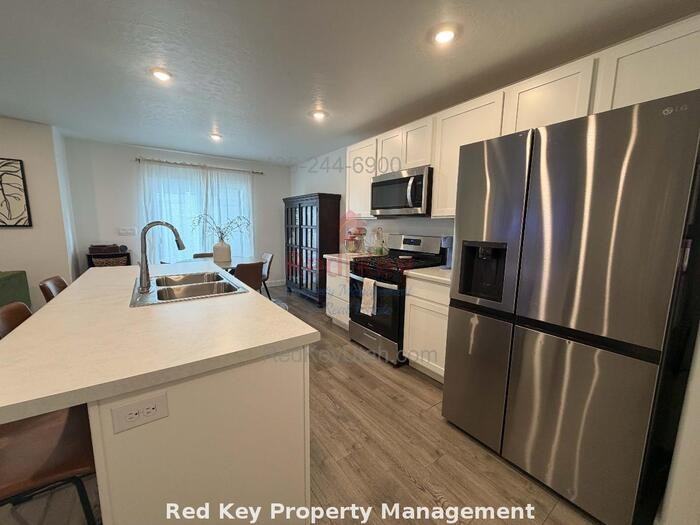 1908 N Patchwork Ave - Photo 4 of 25