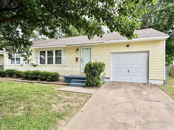 802 N Birch St - Photo 2 of 20