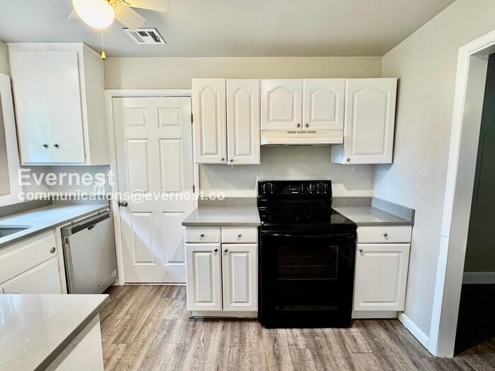 802 N Birch St - Photo 4 of 20