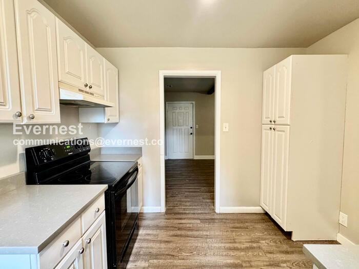 802 N Birch St - Photo 5 of 20
