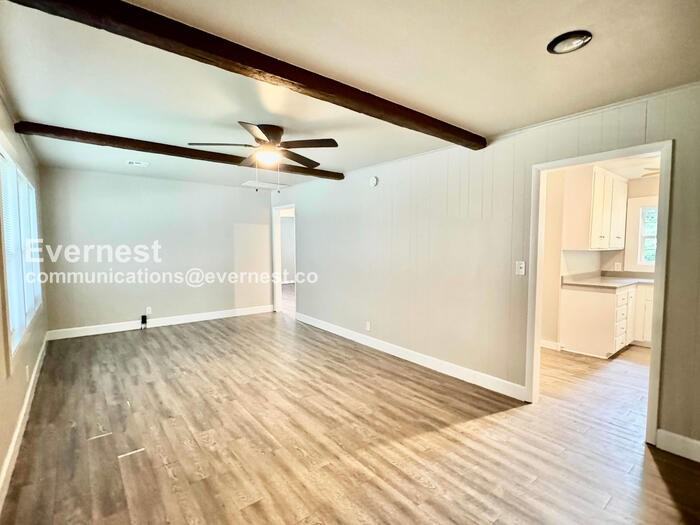 802 N Birch St - Photo 7 of 20