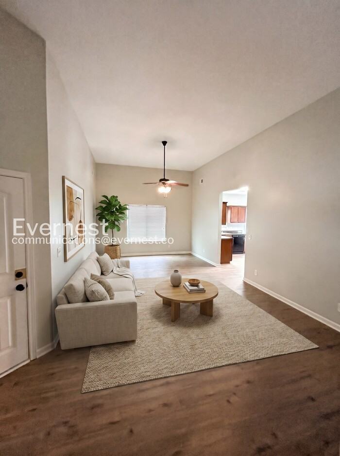 208 Hampton Dr - Photo 3 of 15