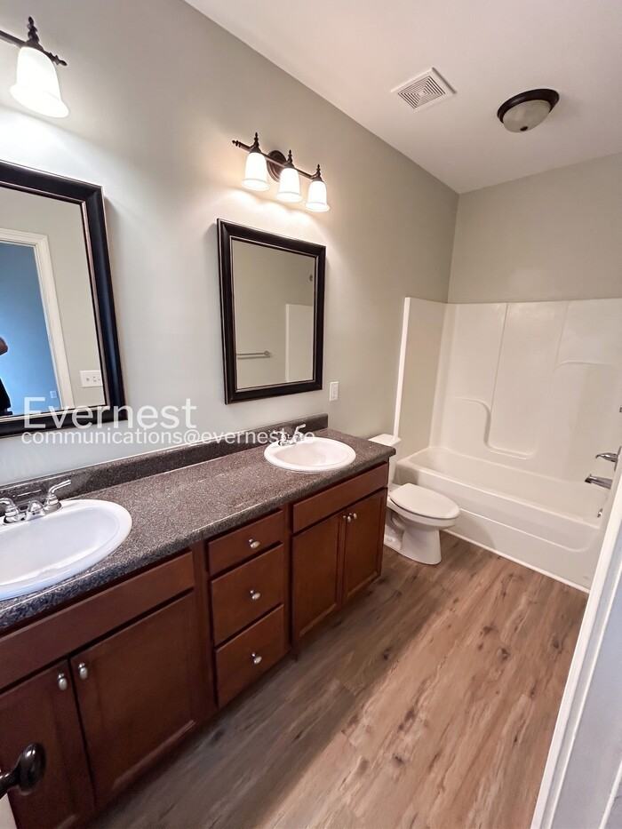 208 Hampton Dr - Photo 6 of 15