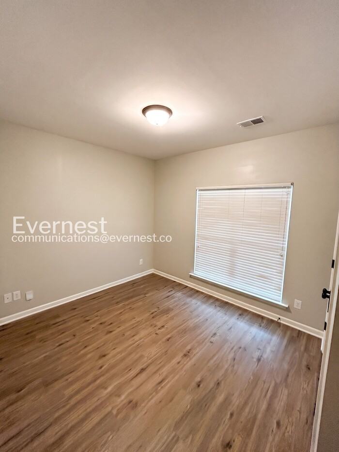 208 Hampton Dr - Photo 7 of 15