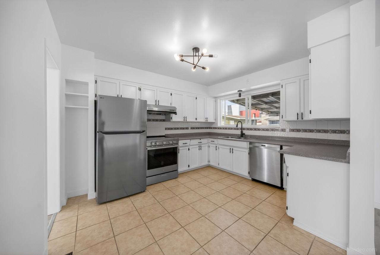5031 44B Avenue - Photo 6 of 32