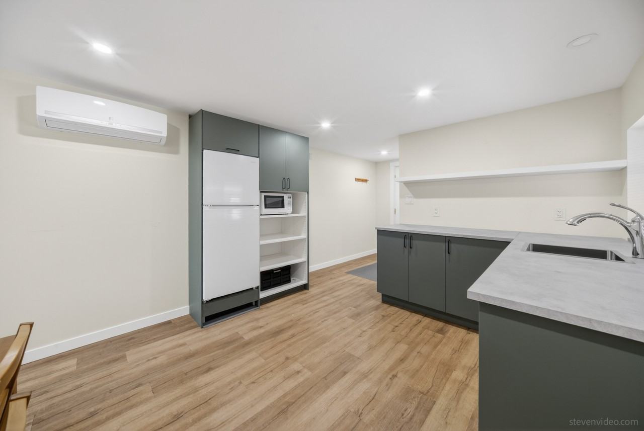 5031 44B Avenue - Photo 3 of 8