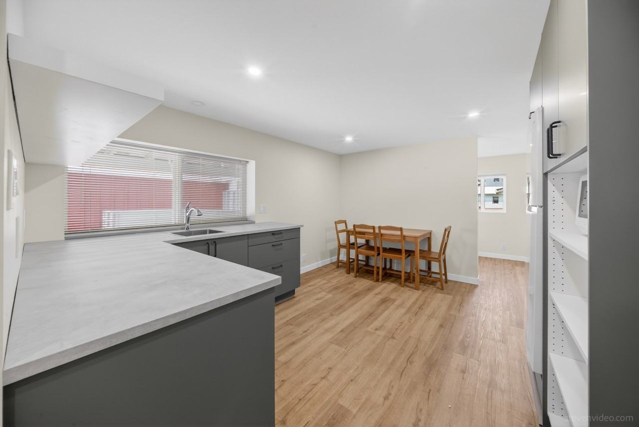 5031 44B Avenue - Photo 5 of 8
