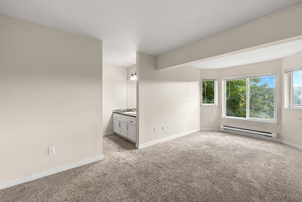 3043 14th Ave W #B - Photo 4 of 33