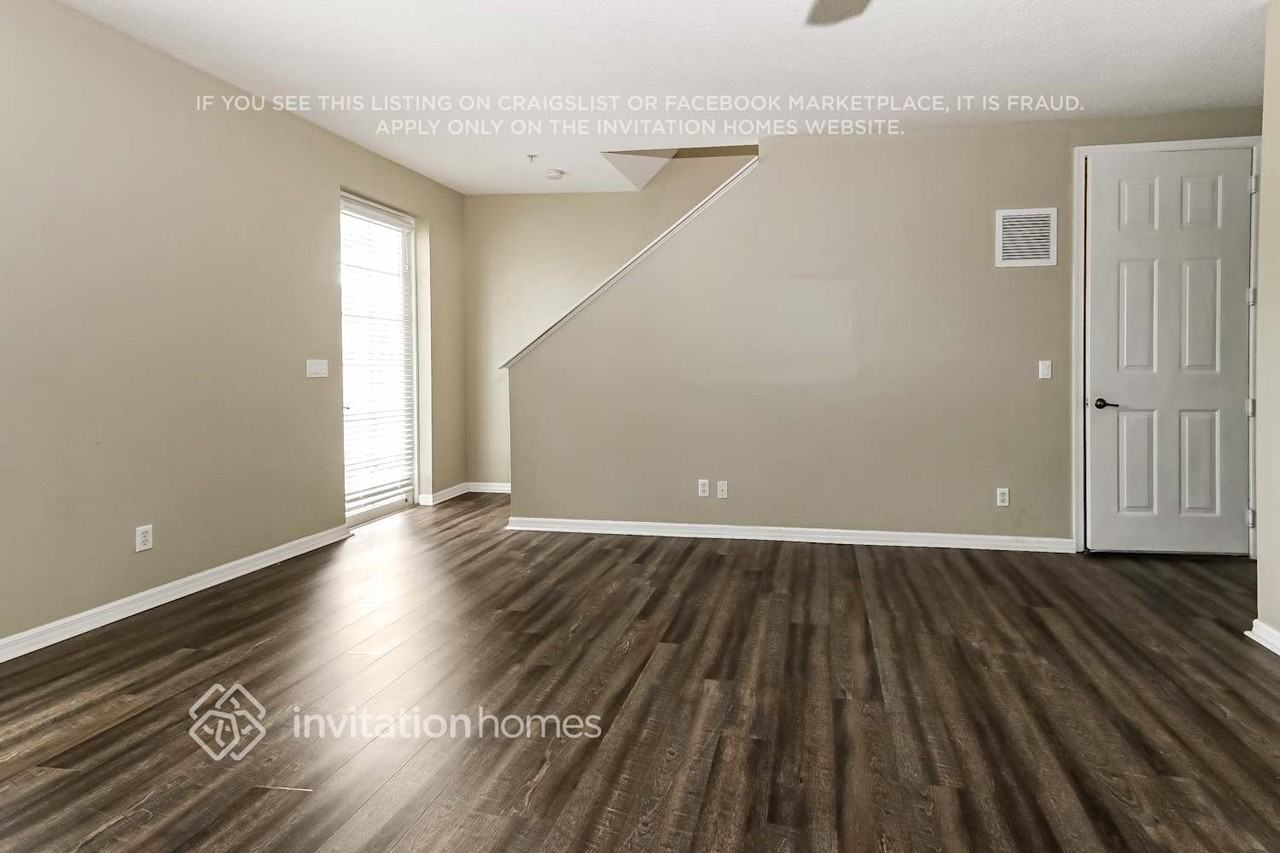 4304 Main St - Photo 7 of 19