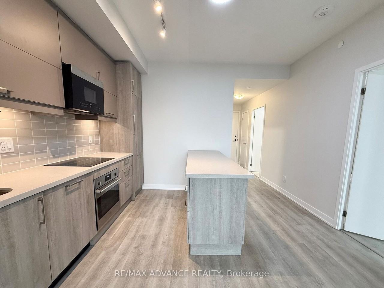 8119 Birchmount Rd - Photo 7 of 28