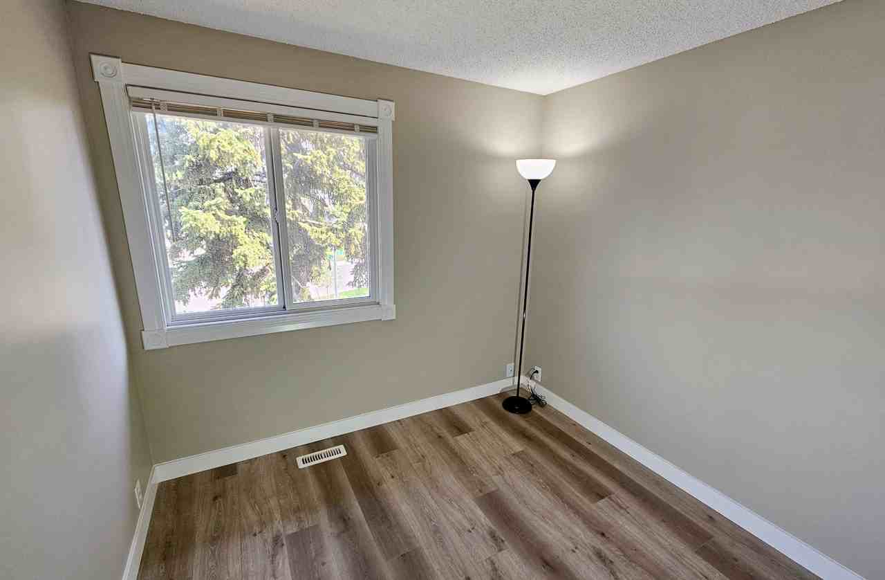 3169 138 Avenue Northwest, Edmonton, Alberta, Canada, T5Y 1R1 - Photo 7 of 11