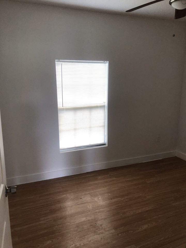 406 E Grayson St #1 - Photo 4 of 11
