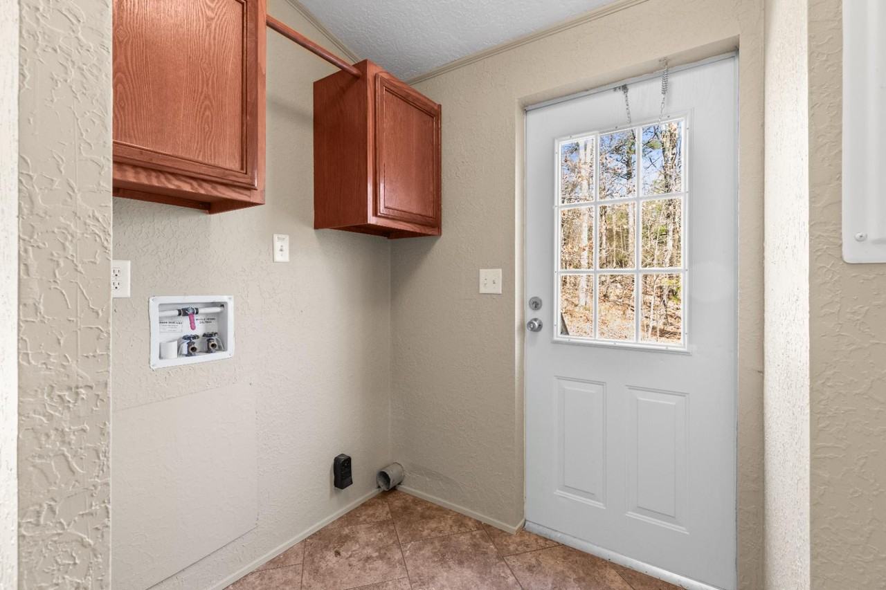 15653 Country Walk Dr - Photo 4 of 11