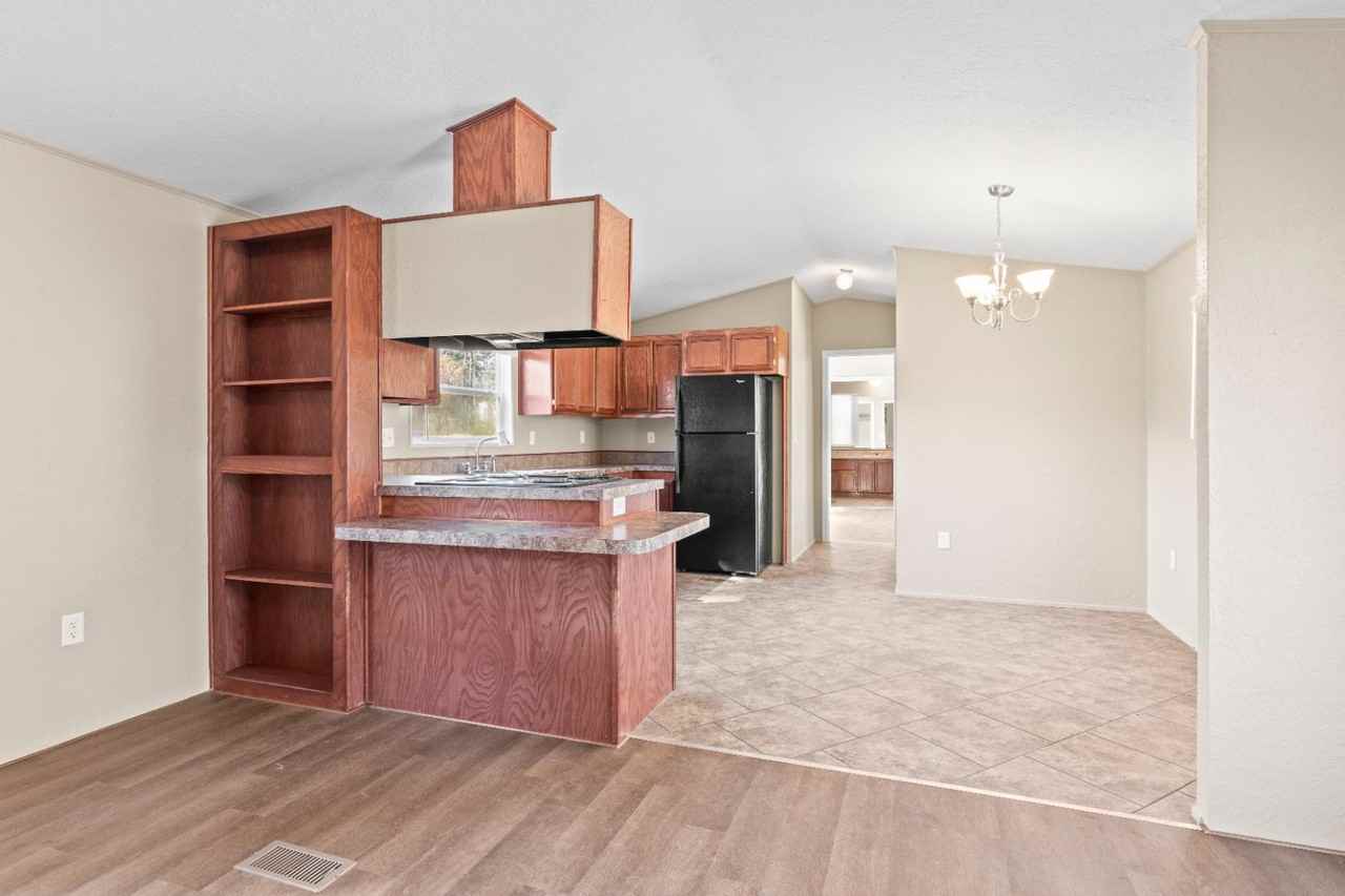15653 Country Walk Dr - Photo 5 of 11