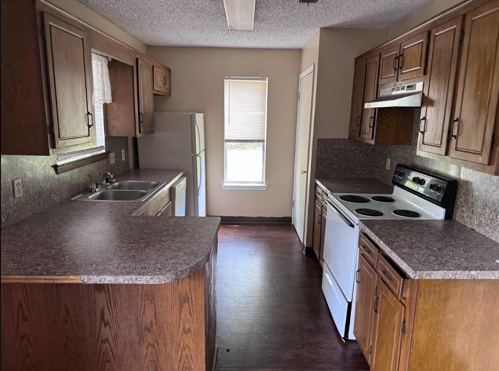 1904 Meadowgreen Dr - Photo 2 of 2