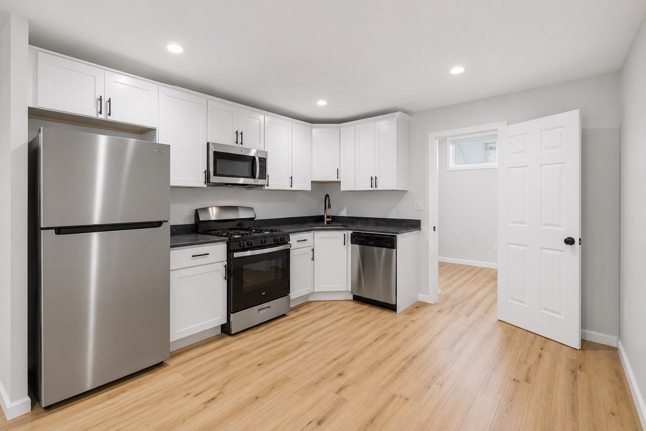 2427 Ashland Ave - Photo 2 of 14