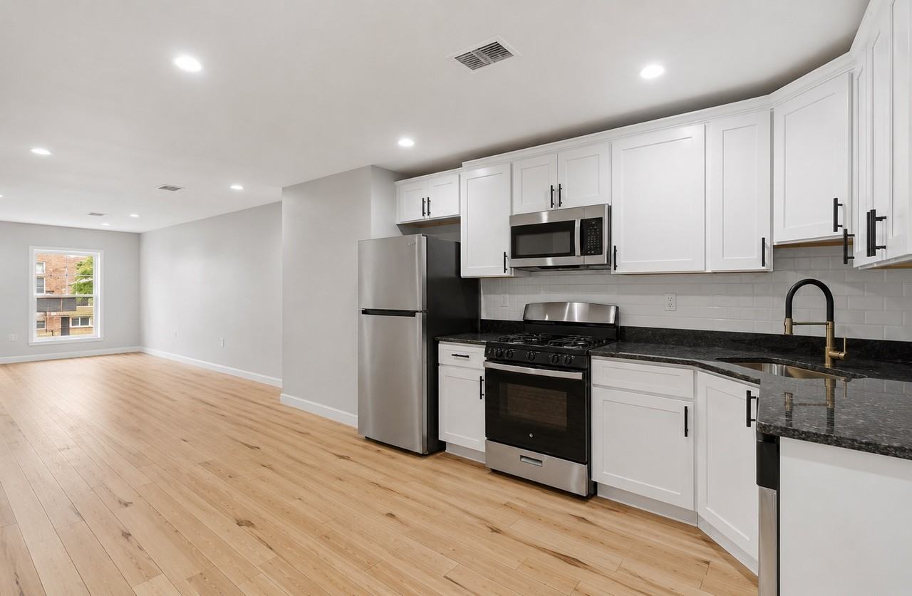 2427 Ashland Ave - Photo 4 of 14