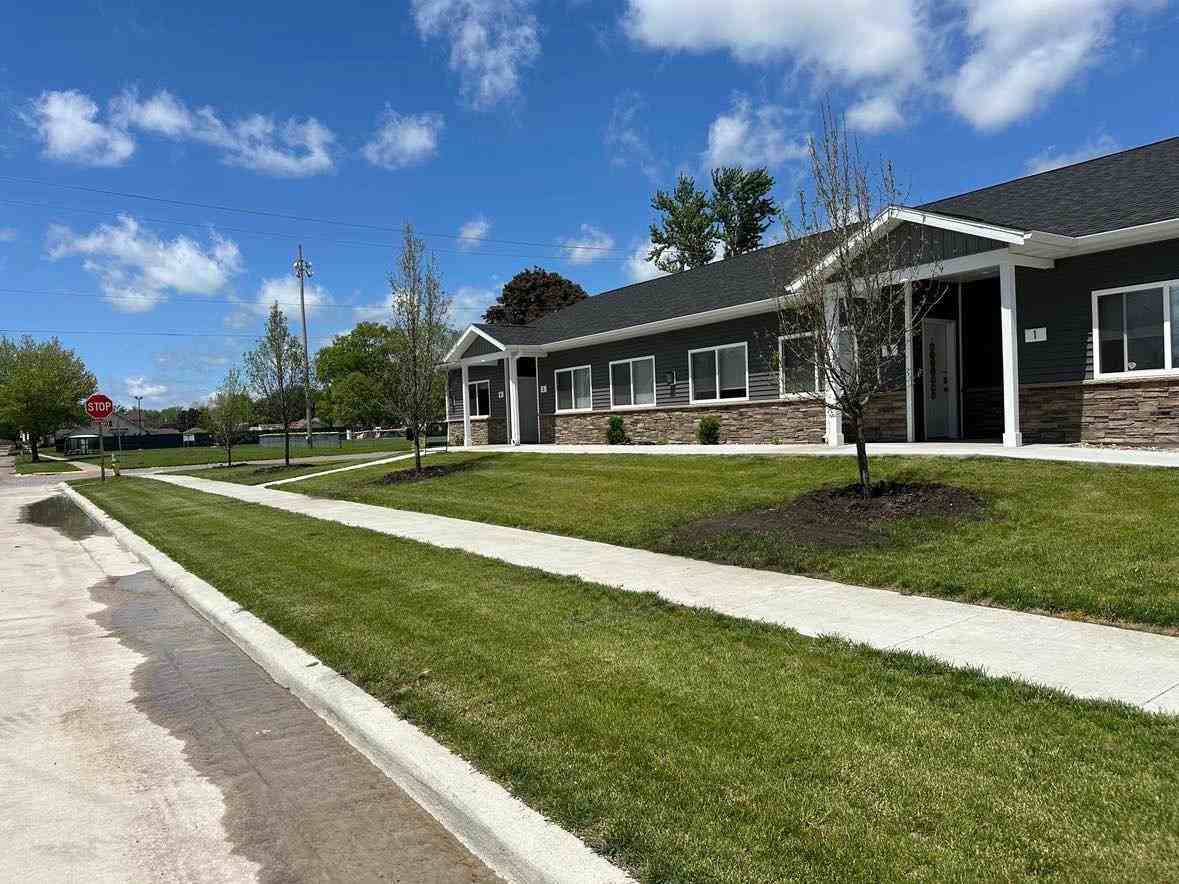 Oakwood Residences - Photo 6 of 8