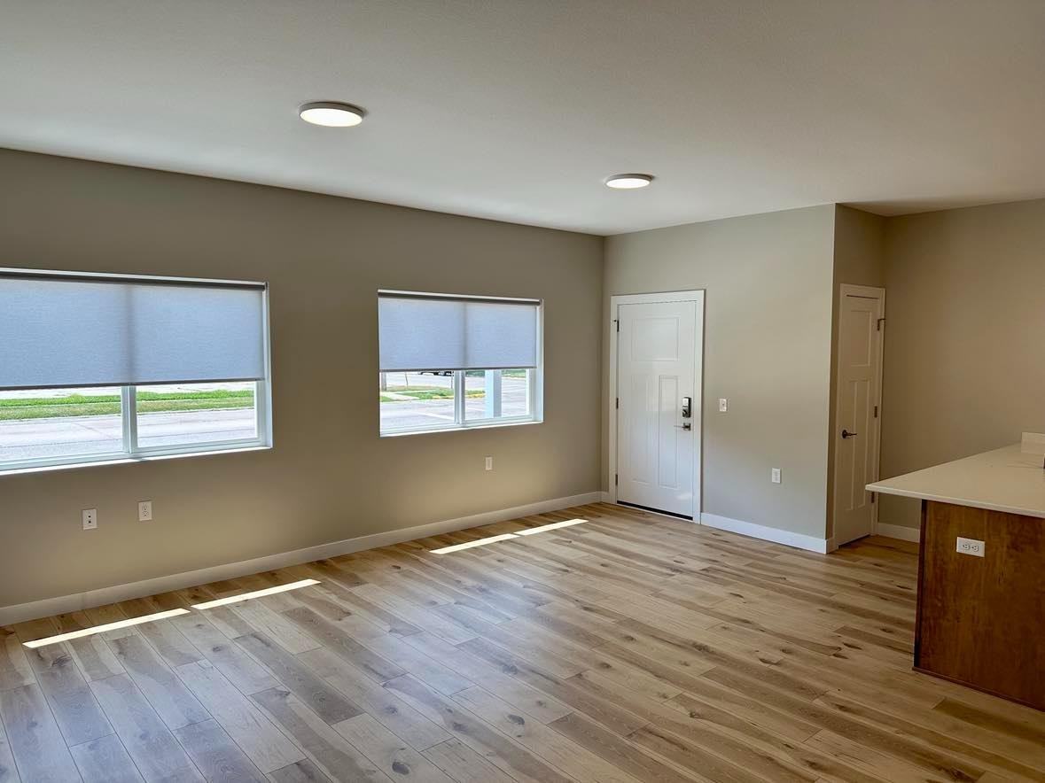 Oakwood Residences - Photo 7 of 8