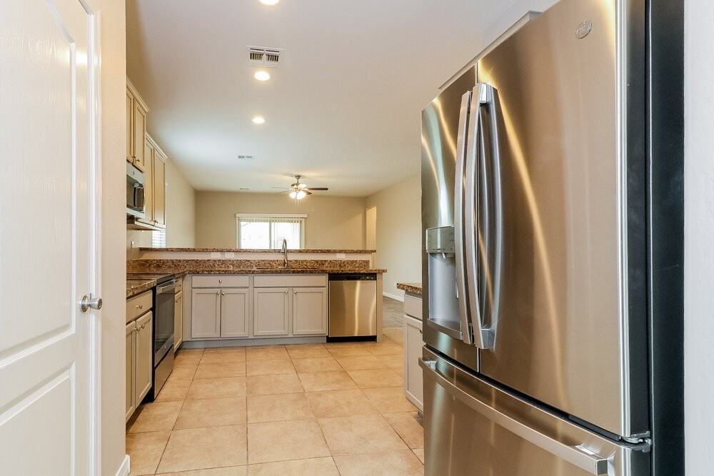 25446 W Carson Dr - Photo 7 of 16