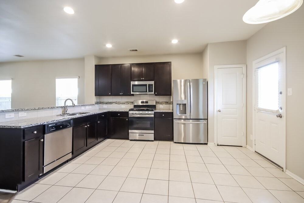 138 Pequin Rd - Photo 7 of 16