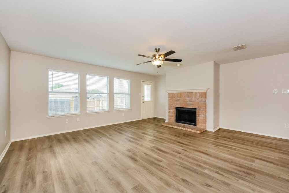2217 Midbury Dr - Photo 3 of 16