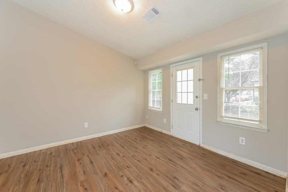 411 Cindy Dr Se - Photo 6 of 16