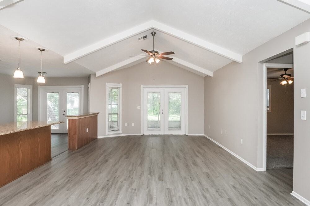 13403 Woodward Dr - Photo 3 of 16