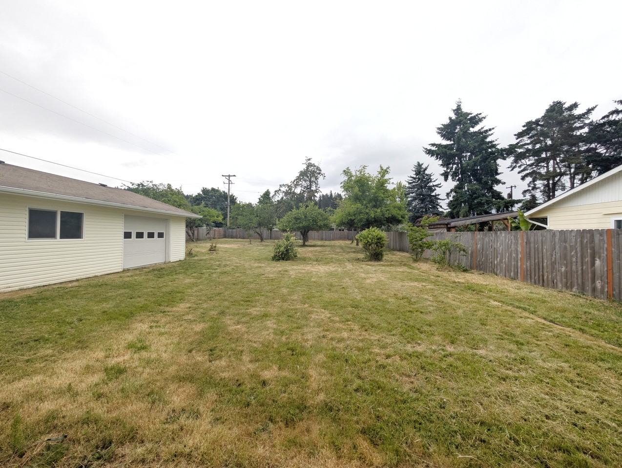 1117 Nw Oak Ave #1 - Photo 7 of 24