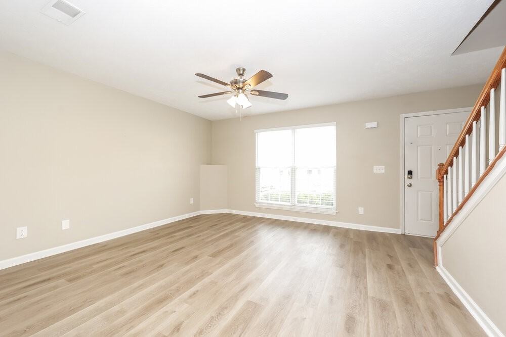 8030 Logan Dr - Photo 4 of 17