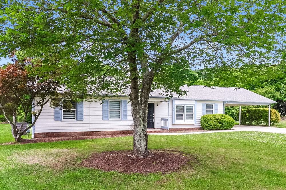 3557 Heather Ln - Photo 3 of 16
