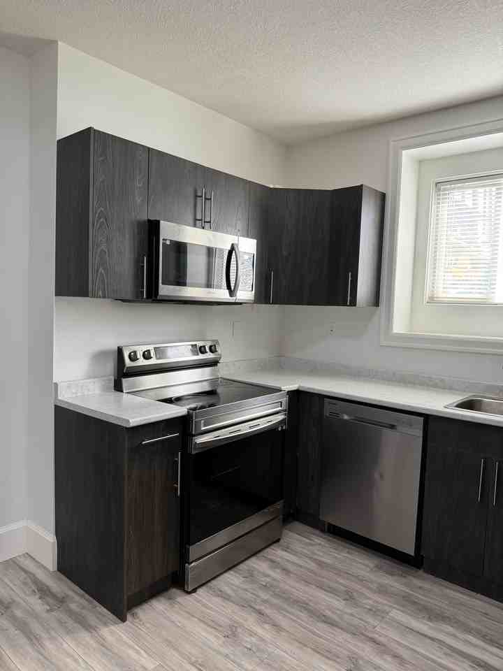 156 Barrett St - Photo 4 of 14