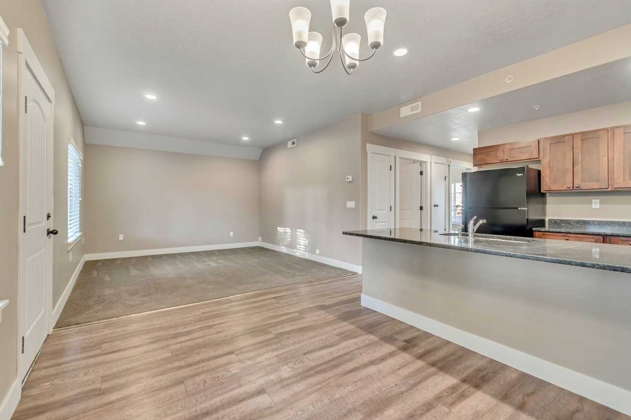 Riverview Apts - Photo 4 of 15