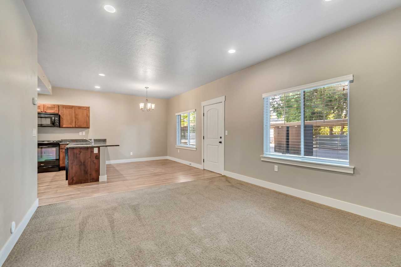 Riverview Apts - Photo 7 of 15