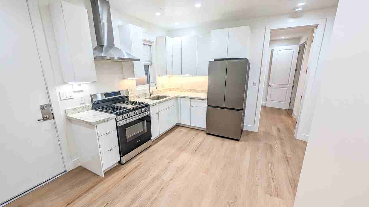 615 Minna St #E - Photo 2 of 11