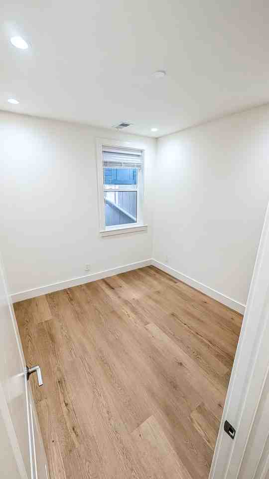 615 Minna St #E - Photo 6 of 11