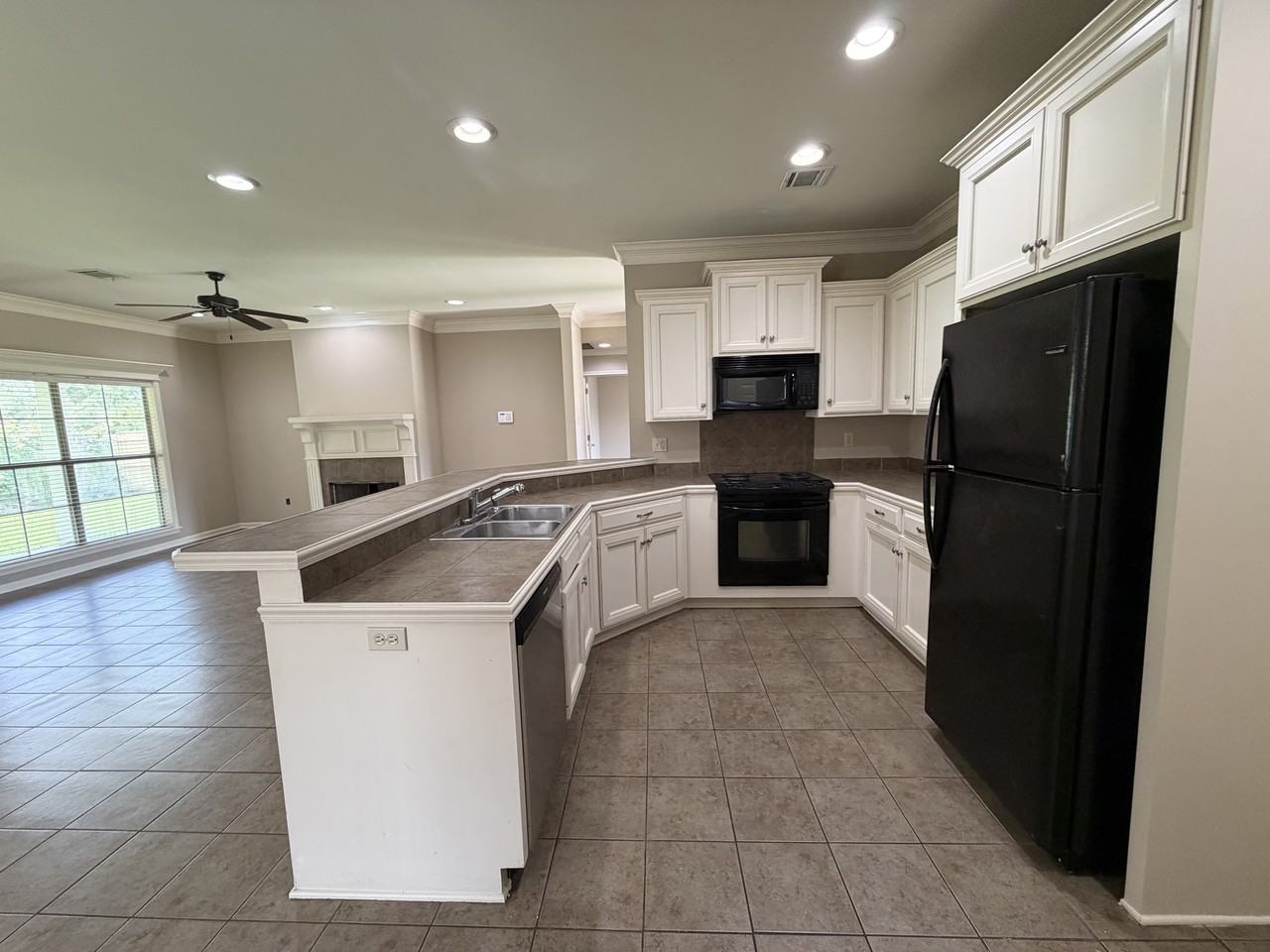 124 Saint Fabian Dr #1 - Photo 2 of 10